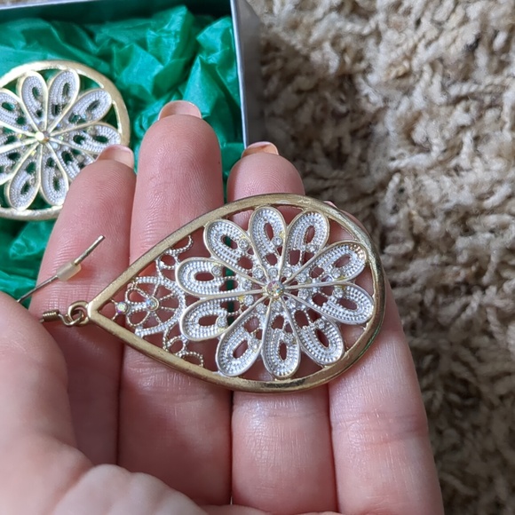 Lightweight Dangles - Picture 2 of 5